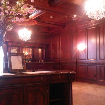 Photo taken at The Inn at New Hyde Park by JoJo D. on 4/6/2012