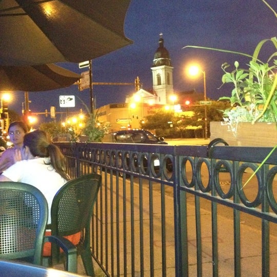 รูปภาพถ่ายที่ D&#39;Agostino&#39;s Pizza and Pub River West โดย Amy C. เมื่อ 6/24/2012