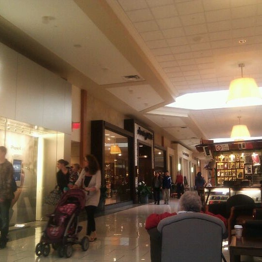 3/30/2012にVazDrae L.がWest Towne Mallで撮った写真