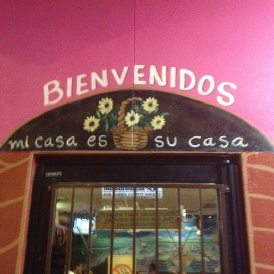 8/4/2012 tarihinde Greg N.ziyaretçi tarafından Teotihuacan Mexican Cafe'de çekilen fotoğraf