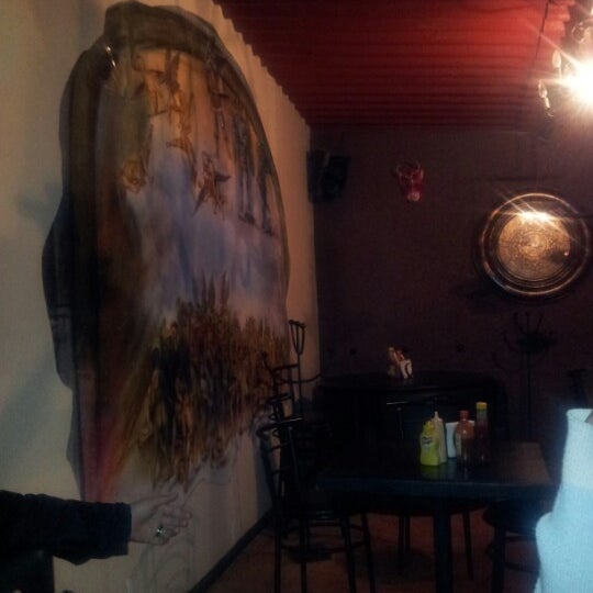8/27/2012 tarihinde Ady V.ziyaretçi tarafından Salamandras Café'de çekilen fotoğraf