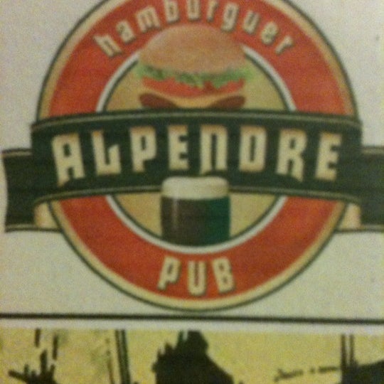 Foto diambil di Alpendre Burger &amp; Beer oleh Carlos M. pada 4/24/2012