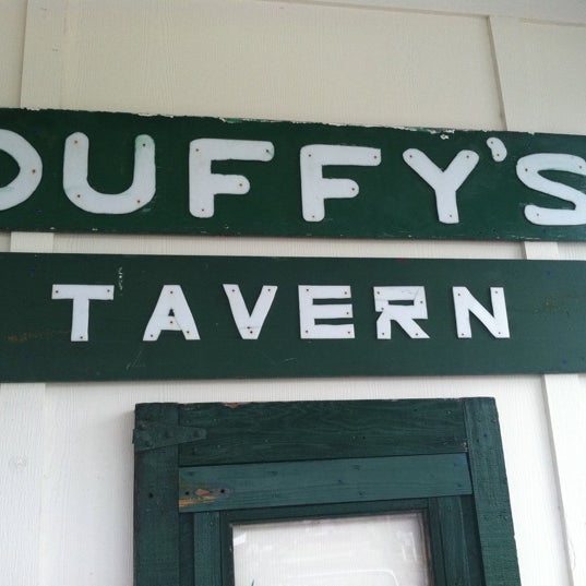 Foto tomada en Duffy&#39;s Tavern  por Jennifer A. el 4/29/2012