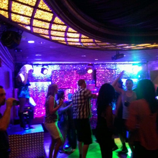 Foto tirada no(a) Lava Nightclub at Turning Stone Resort Casino por Frank C. em 8/12/2012