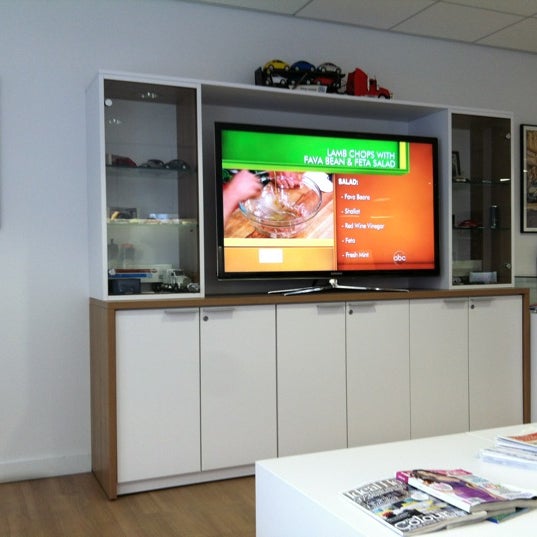 Alhambra Volkswagen Auto Dealership in Alhambra