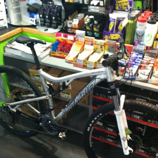 Photo prise au AllSpeed Cyclery and Snow par Jay M. le6/14/2012