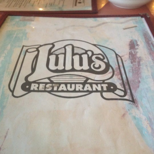 รูปภาพถ่ายที่ Lulu&#39;s Restaurant โดย Vincent C. เมื่อ 6/17/2012