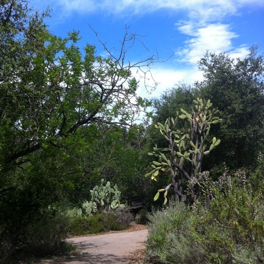 Foto tomada en Oak Canyon Nature Center  por Carolyn H. el 4/24/2012