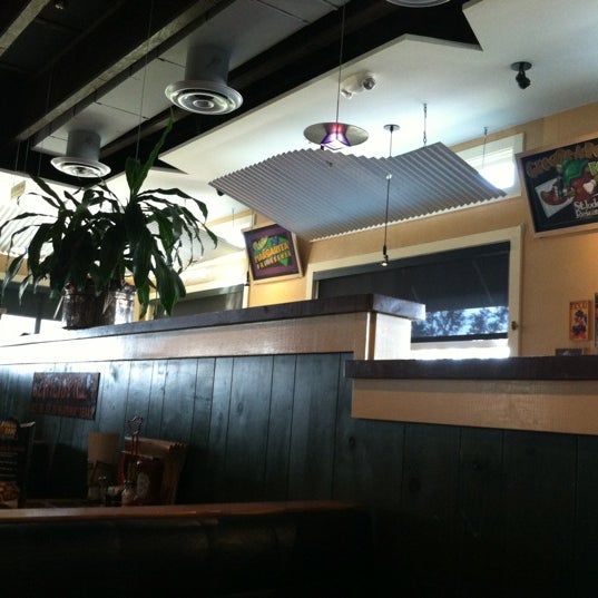 Photo taken at Chili&#39;s Grill &amp; Bar by Edlin h. on 3/21/2012