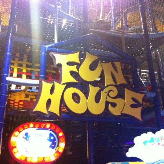 Foto diambil di Frankies Fun Park oleh Tom S. pada 5/5/2012