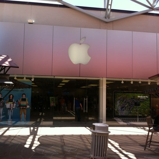 Photos at Apple La Cantera Electronics Store in Northwest Side