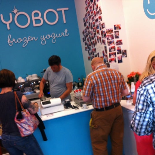 Photo taken at Yobot Frozen Yogurt by Antti A. on 6/13/2012