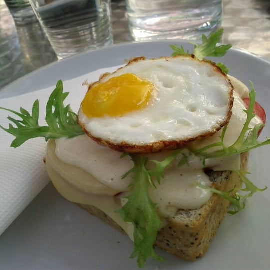 7/6/2012에 Adam D.님이 Bistro Zahrada에서 찍은 사진