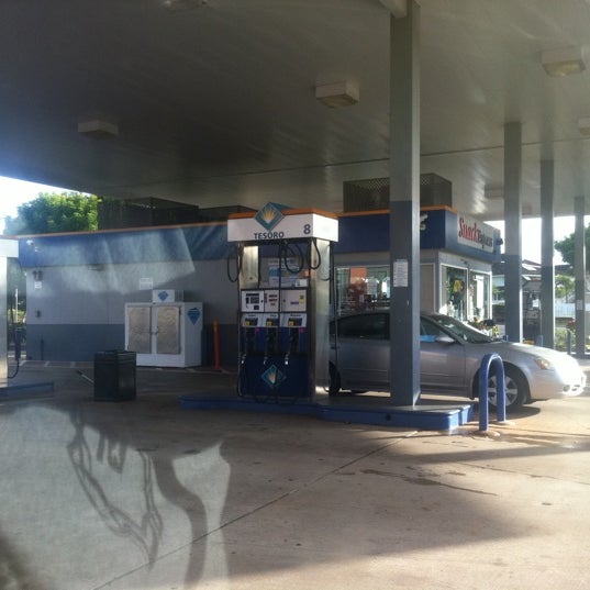 76 Waipio Fuel Station in Waipahu