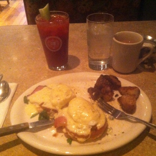 4/9/2012 tarihinde Gregory M.ziyaretçi tarafından Cafe Madison'de çekilen fotoğraf