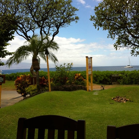 Photo taken at Hula Grill Kaanapali by Tammy on 4/29/2012