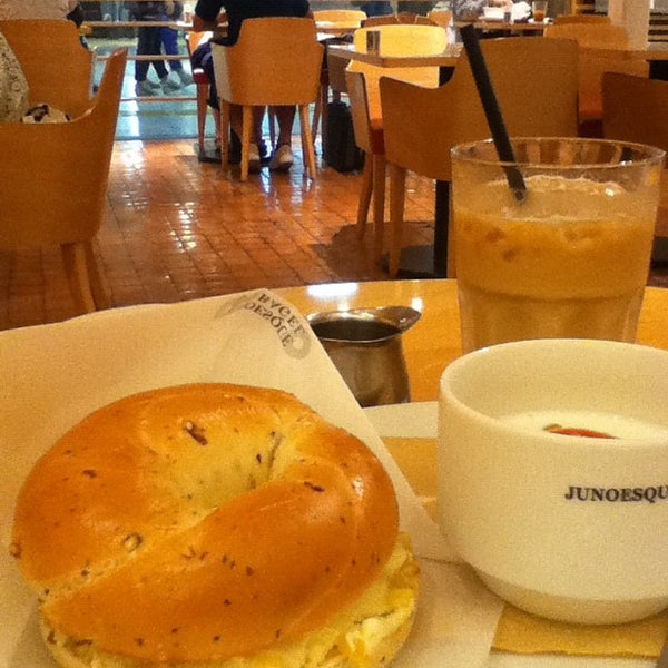 Photos At Junoesque Bagel Cafe ジュノエスクベーグルカフェ 東京駅店 2 Tips From 104 Visitors