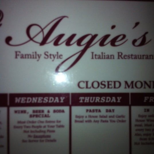 Foto diambil di Augie&#39;s Restaurant oleh Otavio L. pada 7/8/2012