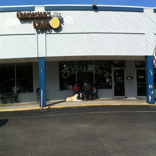 4/4/2012 tarihinde Christopher S.ziyaretçi tarafından Charleston&#39;s Cafe'de çekilen fotoğraf
