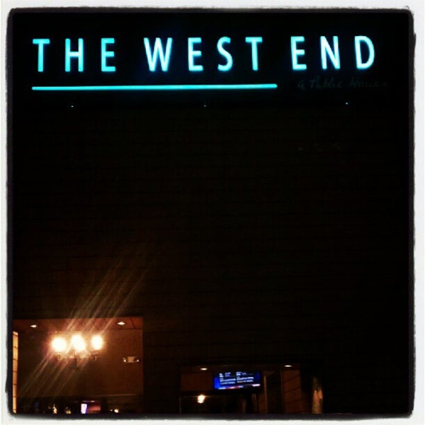 Снимок сделан в The West End Gastro Pub пользователем Sol B. 7/18/2012