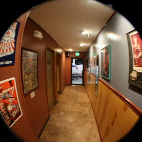 Foto tirada no(a) Mirage Cafe &amp; Sports Bar por Sheri N. em 4/1/2012