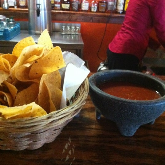 4/29/2012 tarihinde edward r.ziyaretçi tarafından Guadalajara Mexican Restaurant'de çekilen fotoğraf