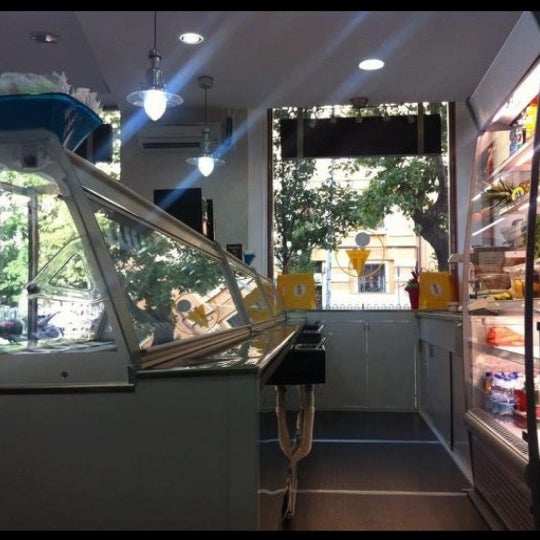 Photo taken at Il Gelato Bistrò by Ilenia on 7/28/2012