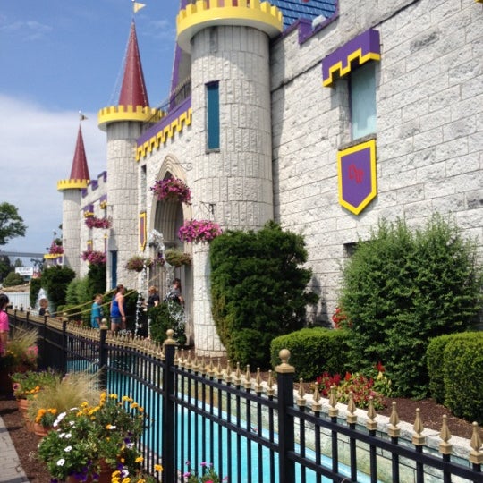 Photo taken at Dutch Wonderland by Kika on 8/11/2012