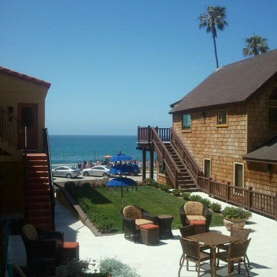 Foto tomada en Pantai Inn  por Hazel N. el 6/8/2012