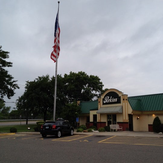 Perkins Restaurant & Bakery Restaurante americano en New Brighton