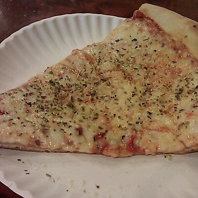 8/7/2012 tarihinde Raymond S.ziyaretçi tarafından Famous Amadeus Pizza'de çekilen fotoğraf