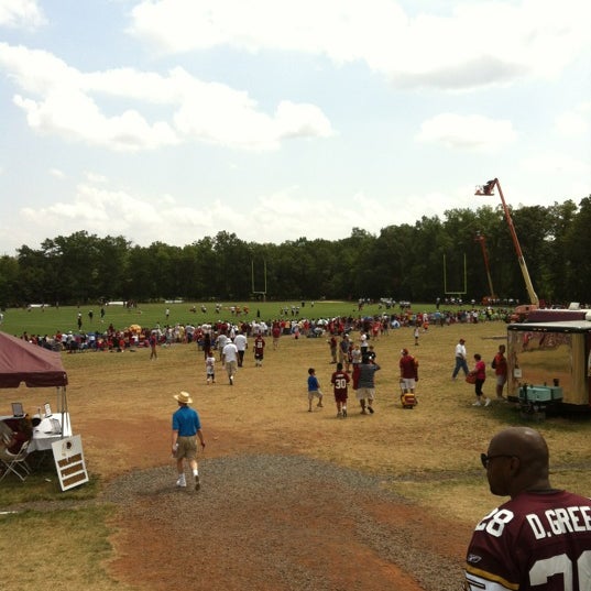 8/14/2012 tarihinde Hiro K.ziyaretçi tarafından Inova Sports Performance Center at Redskins Park'de çekilen fotoğraf