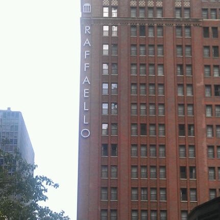 รูปภาพถ่ายที่ Raffaello Chicago โดย Scott f. เมื่อ 7/8/2012