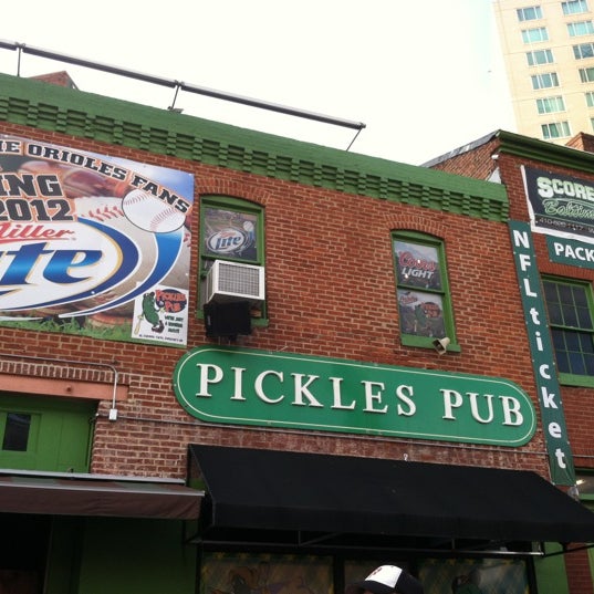 5/15/2012 tarihinde Laurie V.ziyaretçi tarafından Pickles Pub'de çekilen fotoğraf