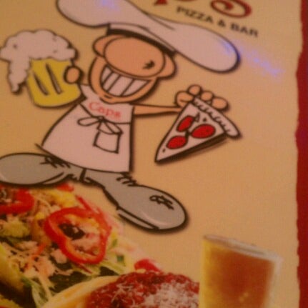 รูปภาพถ่ายที่ Cap&#39;s Pizza &amp; Bar โดย Chandra C. เมื่อ 7/13/2012