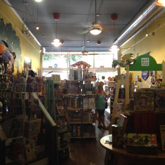 Photo taken at Dancing Bear Toys and Gifts by augustagolfgirl on 6/9/2012