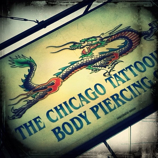 รูปภาพถ่ายที่ The Chicago Tattoo and Piercing Co. โดย Kim เมื่อ 2/26/2012