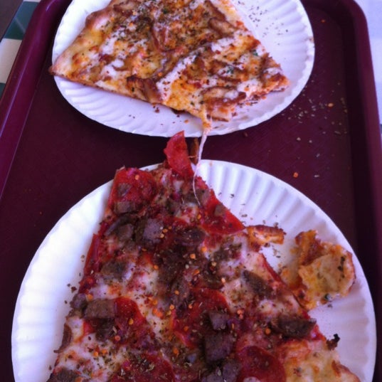 Foto diambil di Mamma s Brick Oven Pizza &amp; Pasta oleh Jay C. pada 5/20/2012