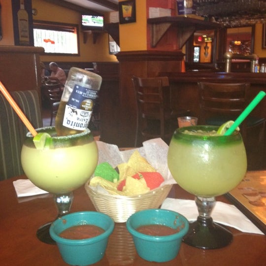 Foto tomada en Mr. Tequila Mexican Restaurant  por Jennifer M. el 7/4/2012