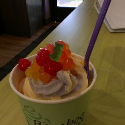 Photo taken at Bamboo Frozen Yogurt Café by Be V. on 8/18/2012