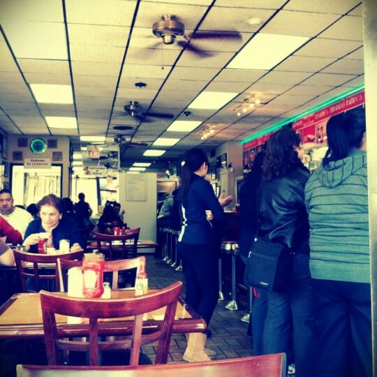 3/17/2012 tarihinde Tan T.ziyaretçi tarafından El Artesano Restaurant'de çekilen fotoğraf