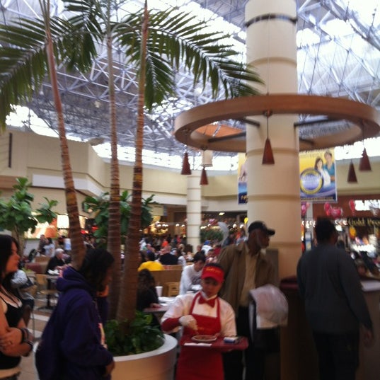 Foto tirada no(a) Orange Park Mall por Justin M. em 2/11/2012
