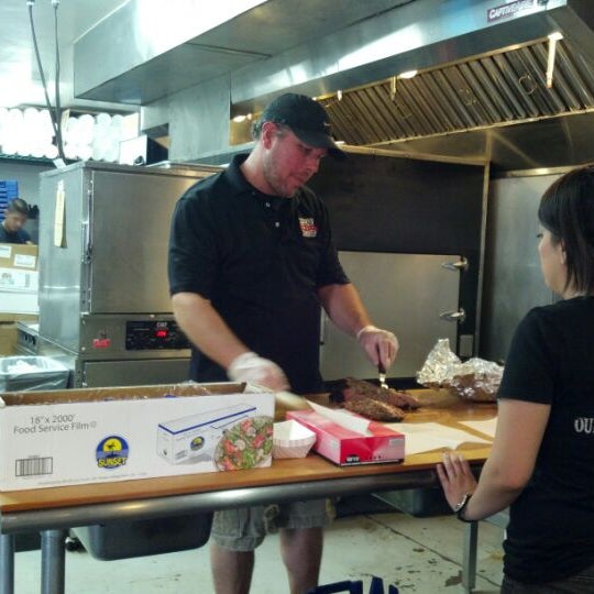Foto tomada en Texas BBQ House  por Adan H. el 5/5/2012