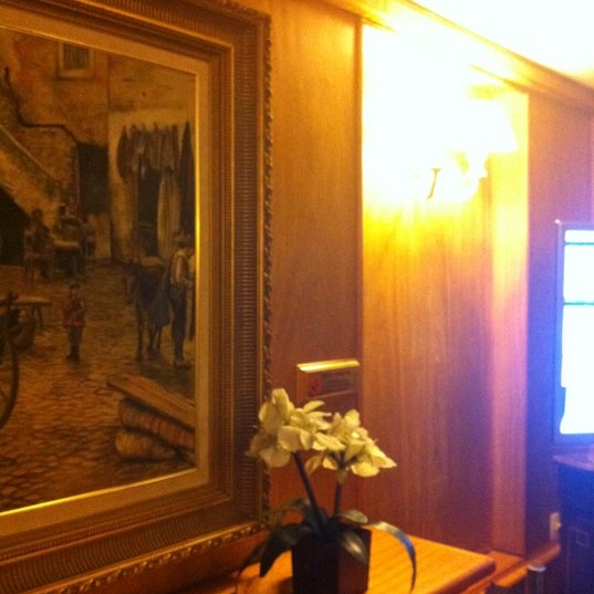Photo taken at Bella Italia Hotel &amp; Eventos by Gleiber R. on 3/15/2012