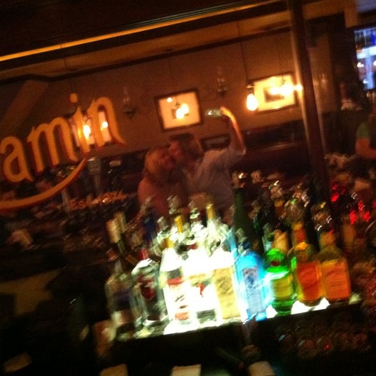 Foto tomada en Benjamin Restaurant &amp; Bar  por jeff G. el 8/2/2012