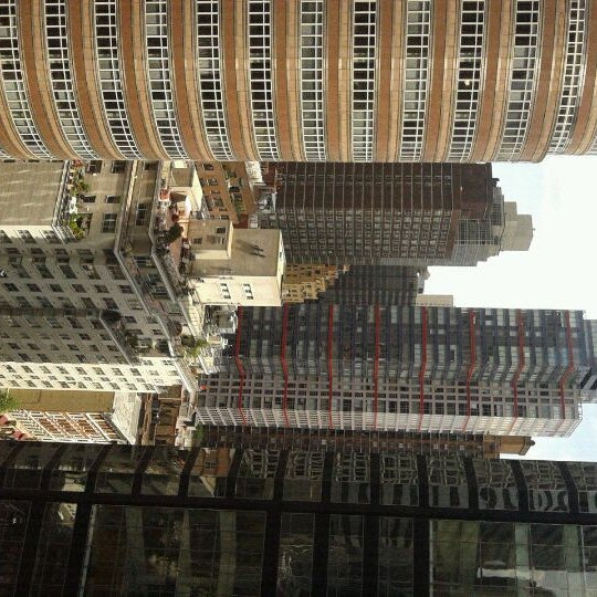 Photo taken at Courtyard by Marriott New York Manhattan/Midtown East by Ângela C. on 6/8/2012
