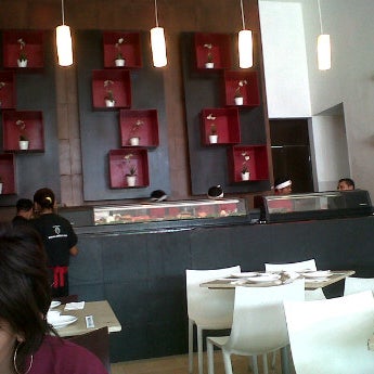 3/22/2012 tarihinde Carolina V.ziyaretçi tarafından Sushi Co'de çekilen fotoğraf
