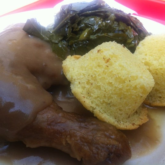Foto scattata a Paschal&#39;s Southern Cuisine da Patricia N. il 6/13/2012