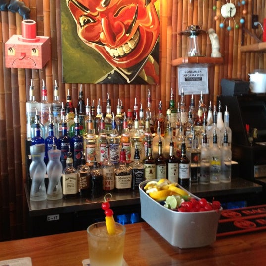 Foto tirada no(a) Kona Tiki Bar at Grind Gastropub por Robin B. em 9/6/2012