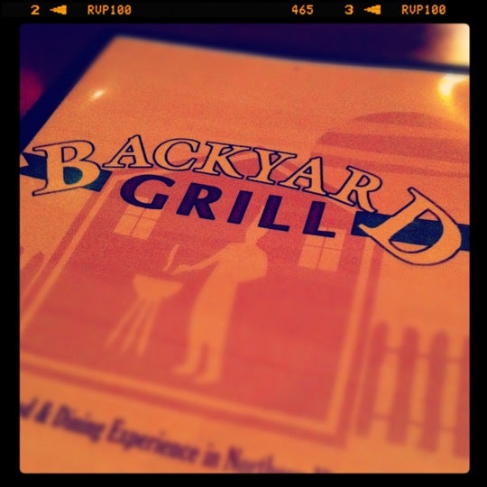 3/1/2012 tarihinde Ian W.ziyaretçi tarafından Backyard Grill &amp; Bar'de çekilen fotoğraf